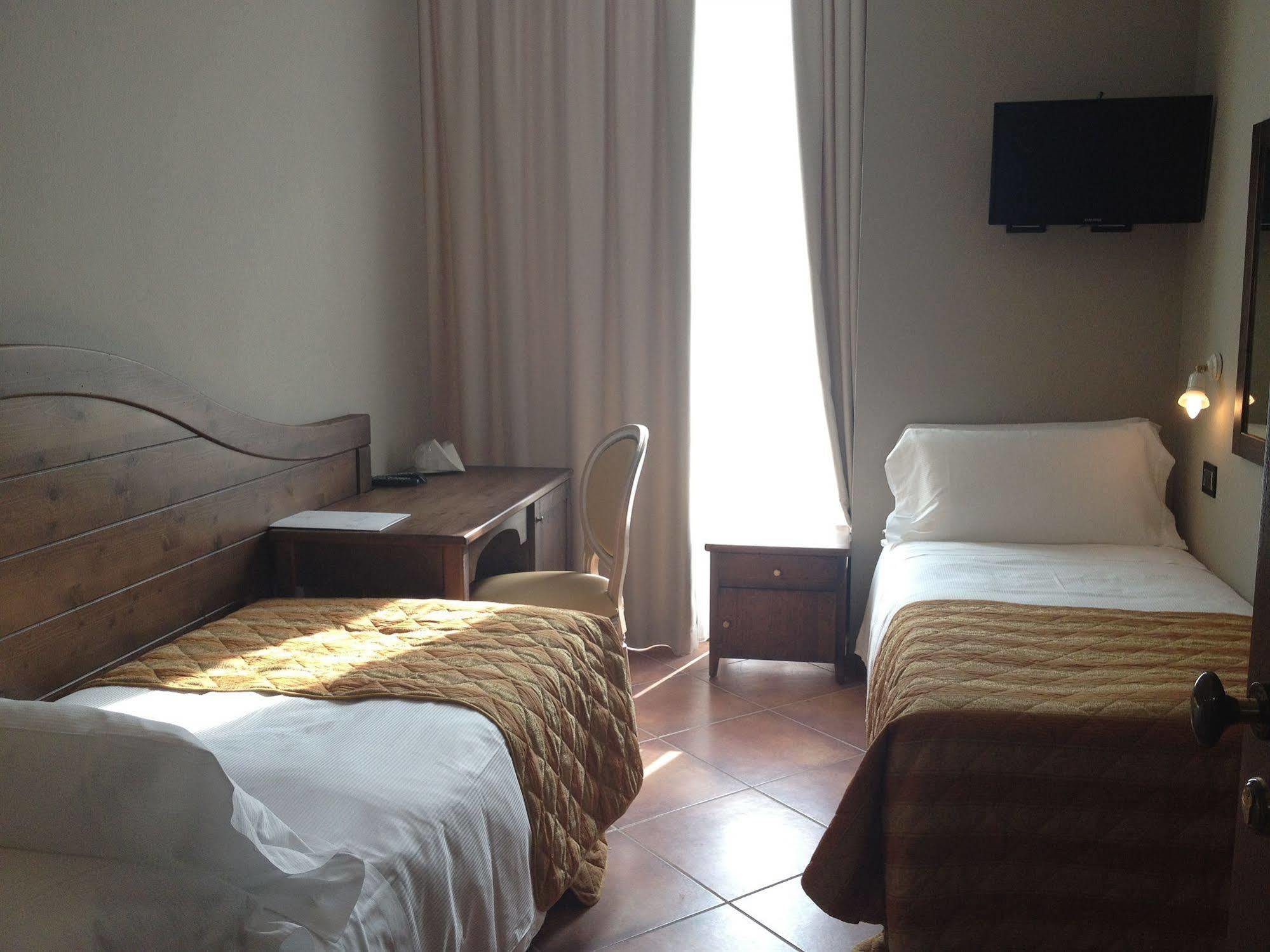 Hotel Cascina Canova Uggiate-Trevano Екстер'єр фото